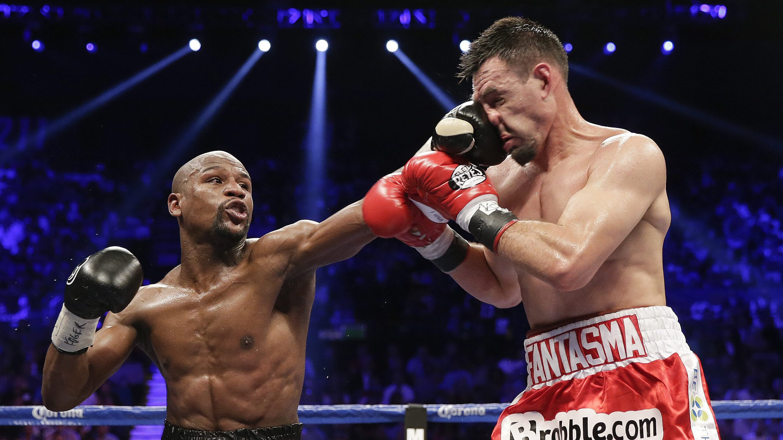 ayx世界杯2026-德甲争冠战之夜，范弗利特关键节点连续得分，诠释何为大心脏